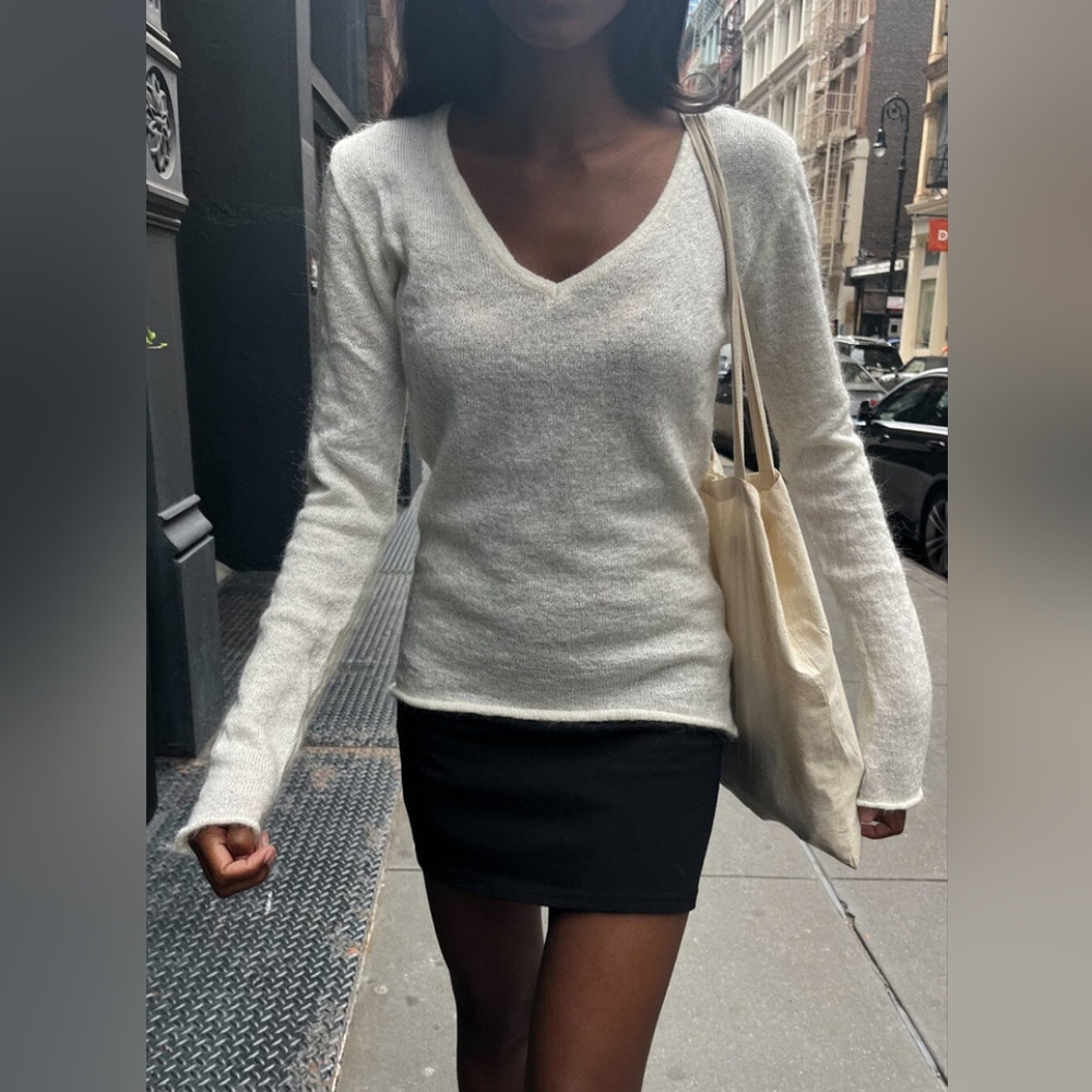 Brandy Melville Andi Mohair Wool Blend Knit V-neck Sweater White Long Sleeve- OS